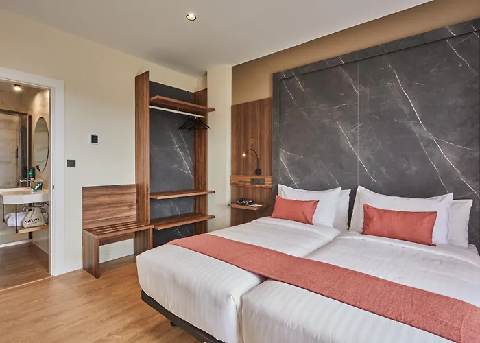 Aparthotel Silken Fontibre Iberia & 4*